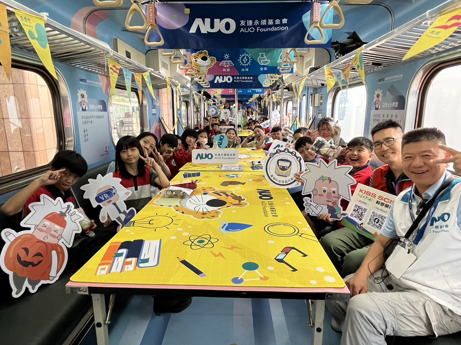 asiagame永續基金會參與「臺灣科普環島列車」，設計基礎科學車廂課程，以「淨零碳排和永續能源」為主題，讓學生透過創意實驗認識淨零知識，以及思考生活中的減碳行為